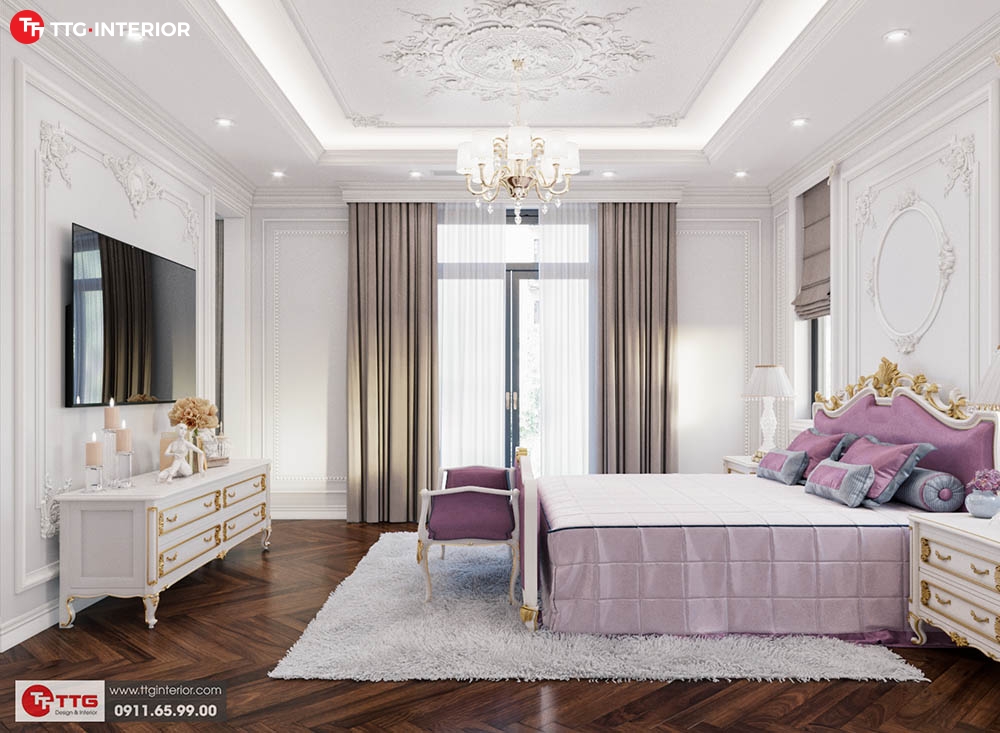 Phòng ngủ được thiết kế theo gam màu trắng chủ đạo, kết hợp thêm các đồ nội thất màu vàng và tím, tạo nên sự trang nhã