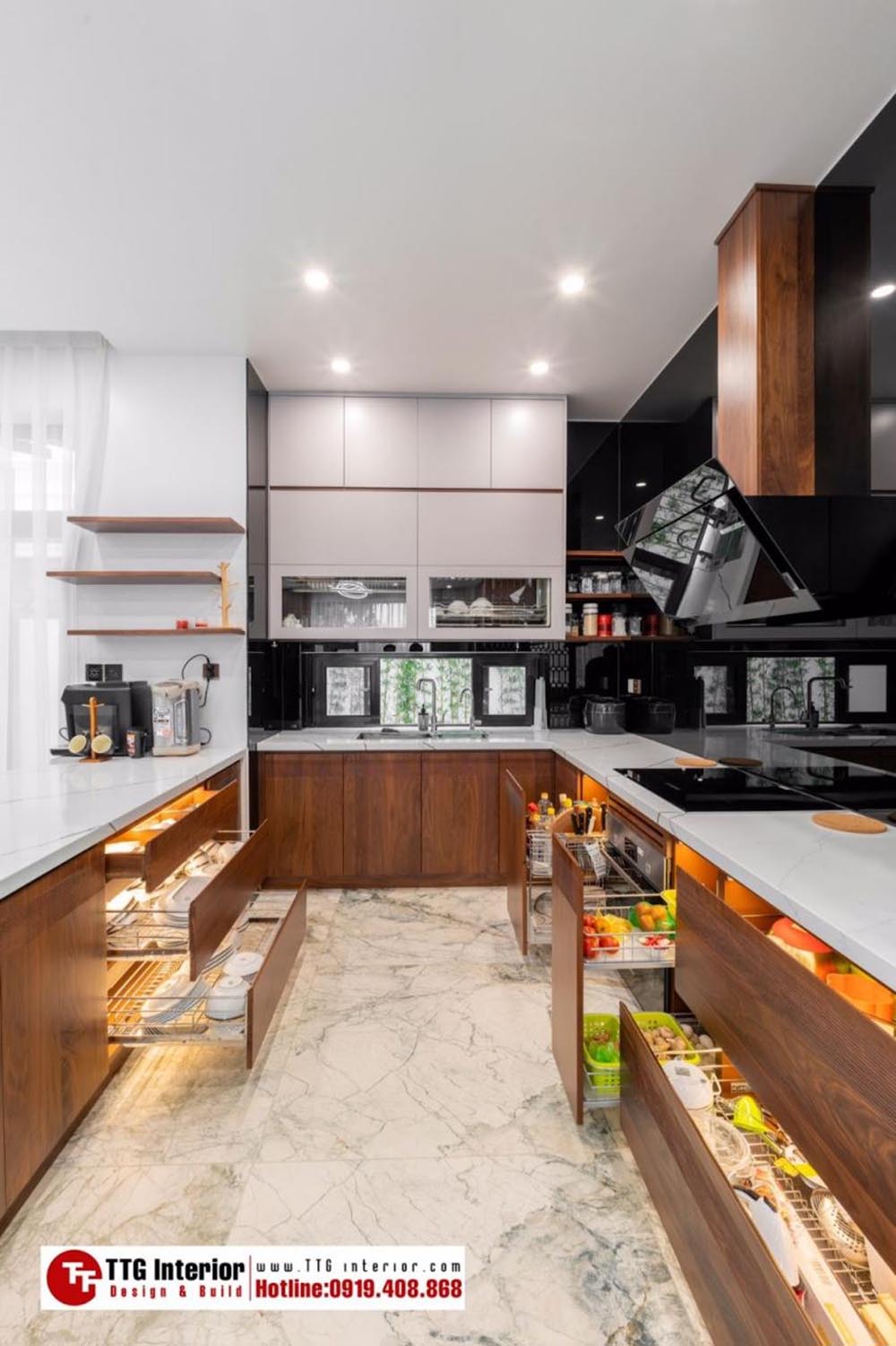Các phụ kiện thông minh của tủ bếp giúp cho bạn dễ dàng sắp xếp và bảo quản
