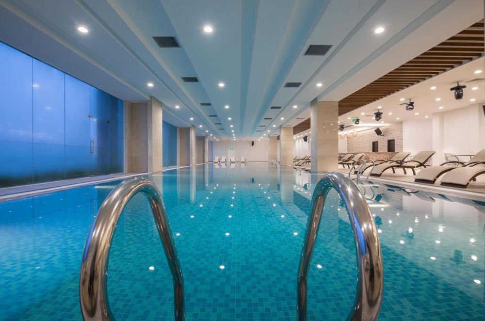 Bể bơi của khách sạn Vinpearl Hotel Imperia Hải Phòng